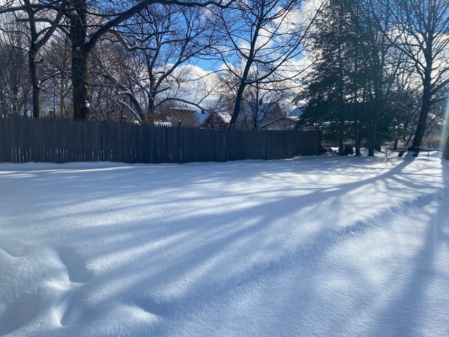 Building Photo - 333 E 28th St