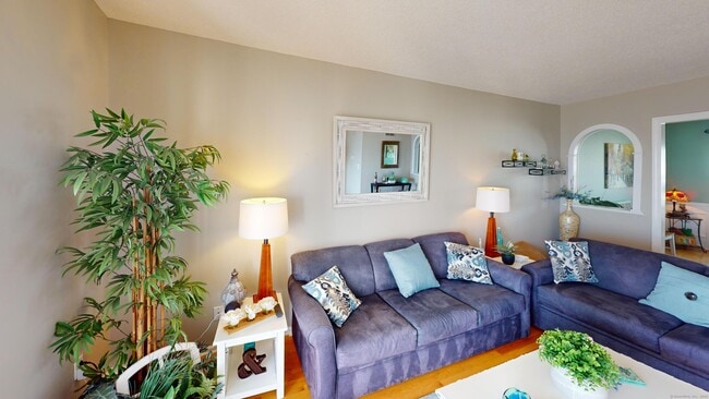 Building Photo - 72 Cosey Beach Ave