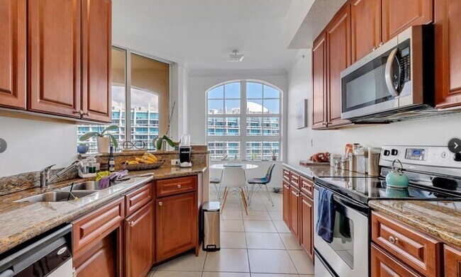 Foto del edificio - 3001 NE 185th St