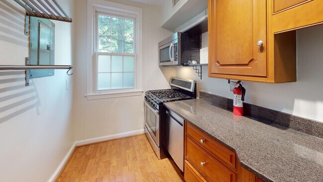 Building Photo - Spacious & Tucked Away Large One Bedroom i...