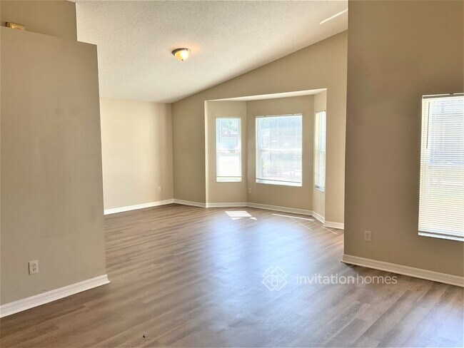 Foto del edificio - 165 Harwood Cir