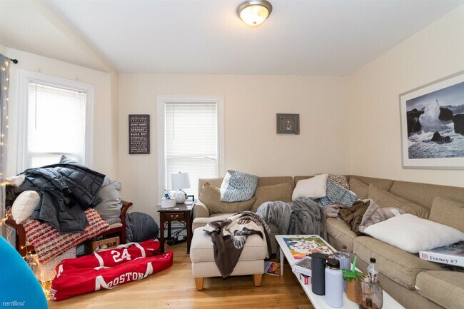 Foto del edificio - 5 br, 2 bath House - 48 Pratt St