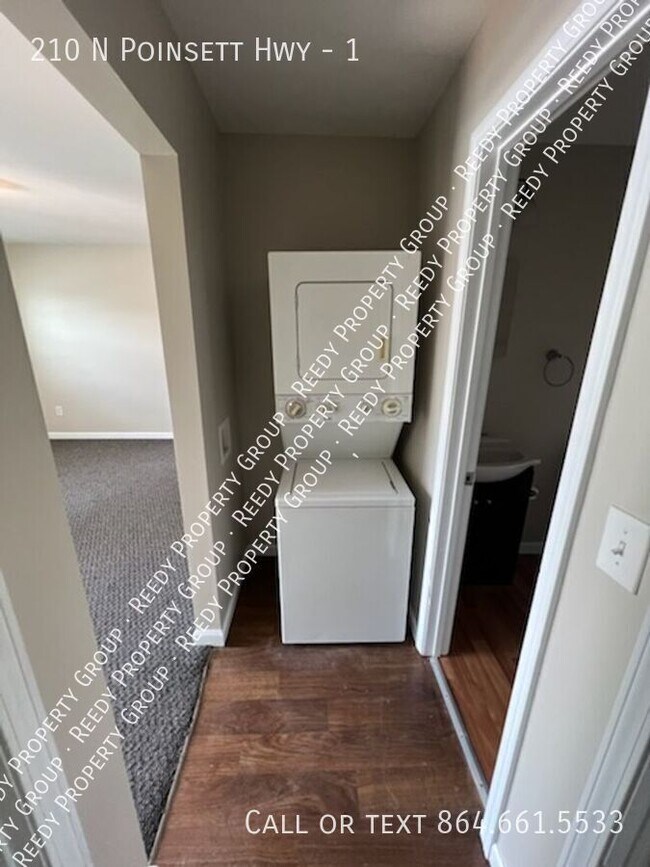 Building Photo - 2 Bedroom, 1 Bath Duplex ~ Off N. Poinsett...