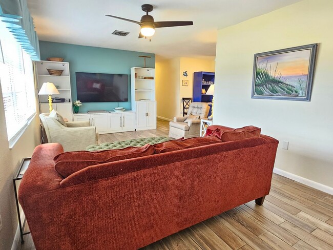 Building Photo - 426 Pineview Dr
