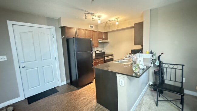 Photo du bâtiment - 7110-380 80 Ave NE