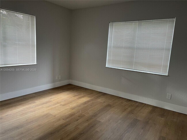 Foto del edificio - 6175 NW 57th St