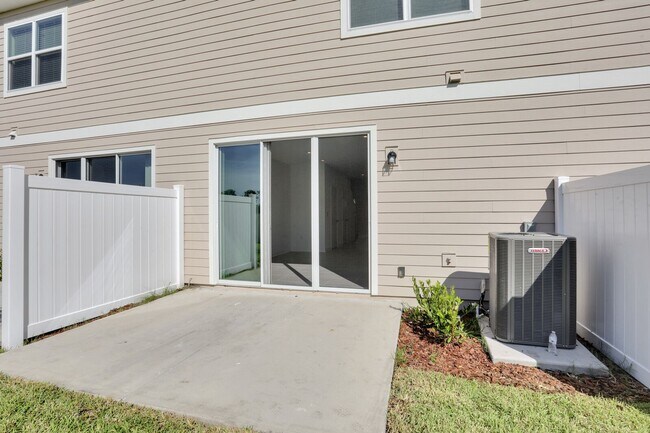 Foto del edificio - New 3/2.5 Construction Townhome!