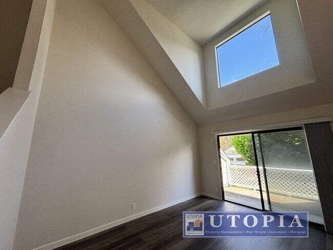Foto del edificio - Newly Remodeled 2 Bed 1 Bath Unit Right Near Cabrillo College