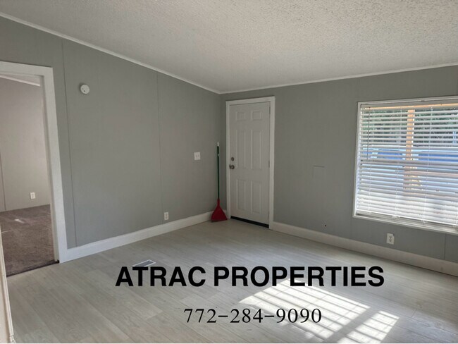 Foto del edificio - 608 NE Diana Terrace