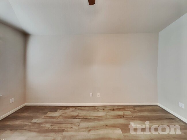 Foto del edificio - 5608 Luna Pass