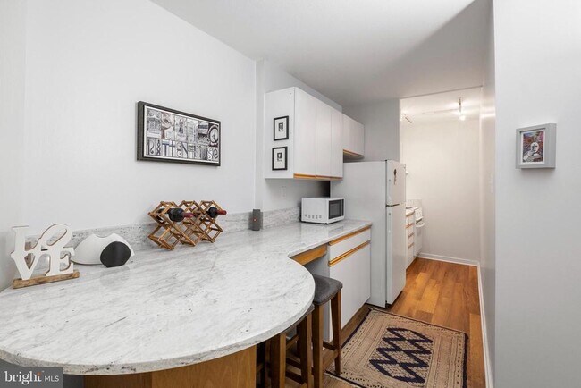 Foto del edificio - 224-30 W Rittenhouse Square