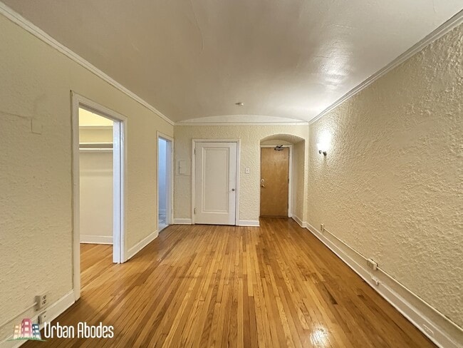 Building Photo - 556 W Arlington Pl