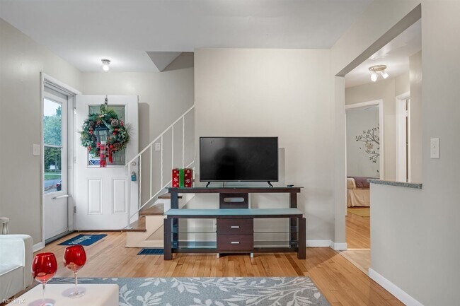 Foto del edificio - 4 br, 1.5 bath House - 312 Robinwood Avenue