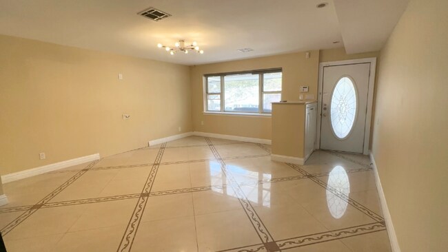 Foto del edificio - 2620 E 63rd St