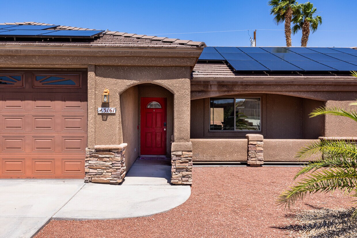 Foto principal - 3161 Newport Dr