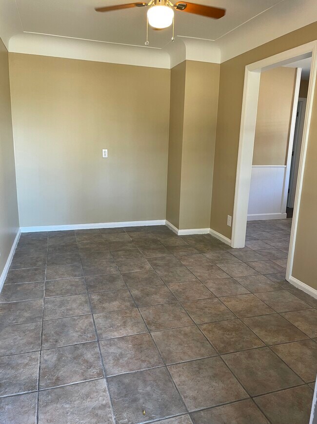 Foto del edificio - 26095 E Huron River Dr