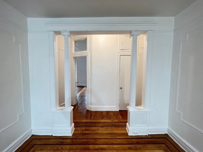 Building Photo - 314 York St