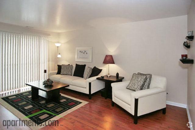 Mansard House Apartments Kalamazoo Mi Living Room