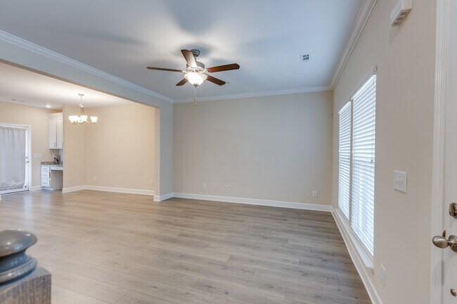 Building Photo - 2029 Serenity St