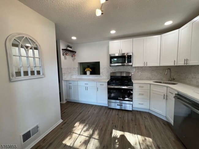 Foto del edificio - 67 Woodward Ln