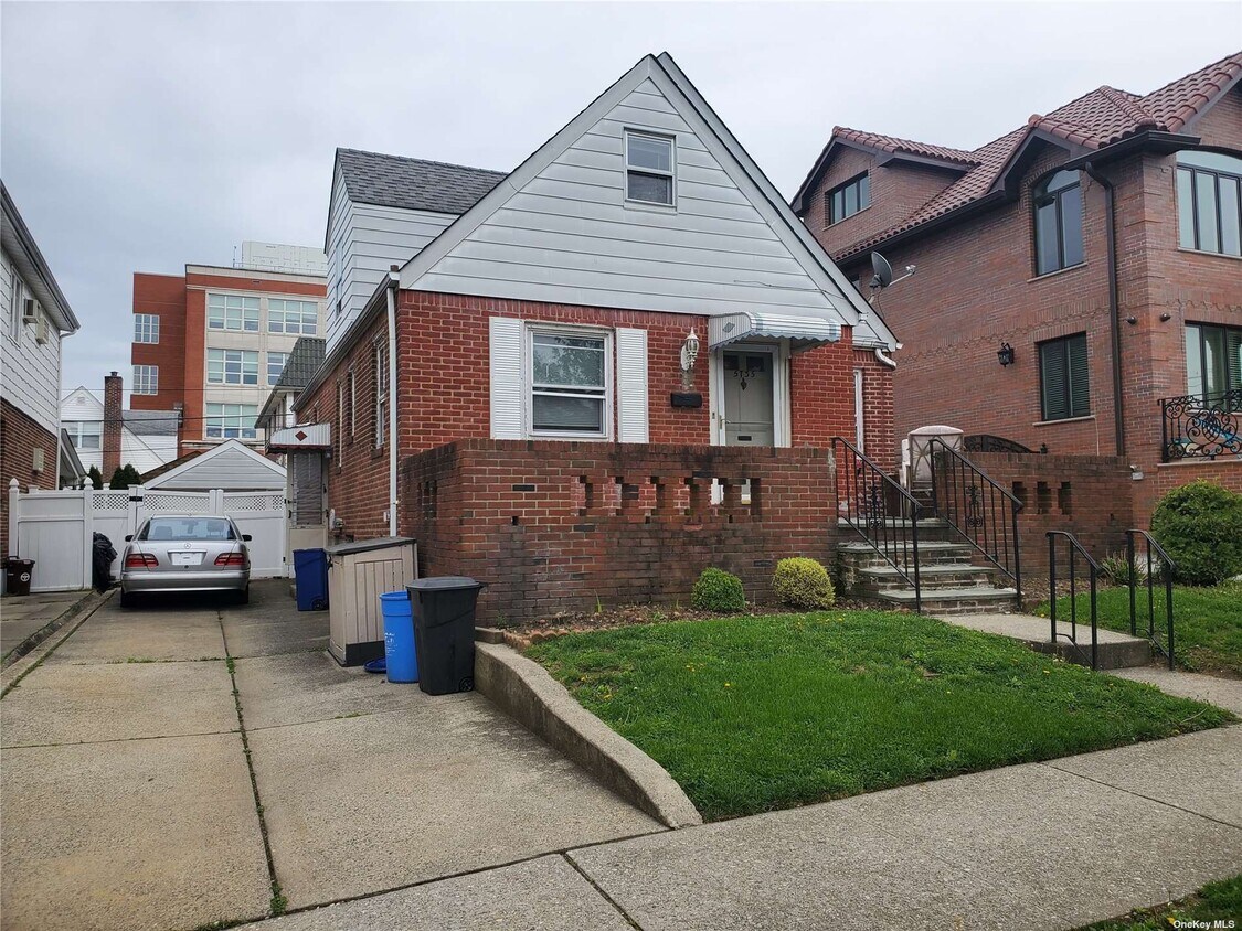 Foto principal - 57-35 Parsons Blvd