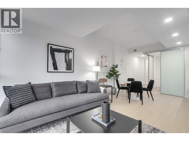 Photo du bâtiment - 422 E 3rd St