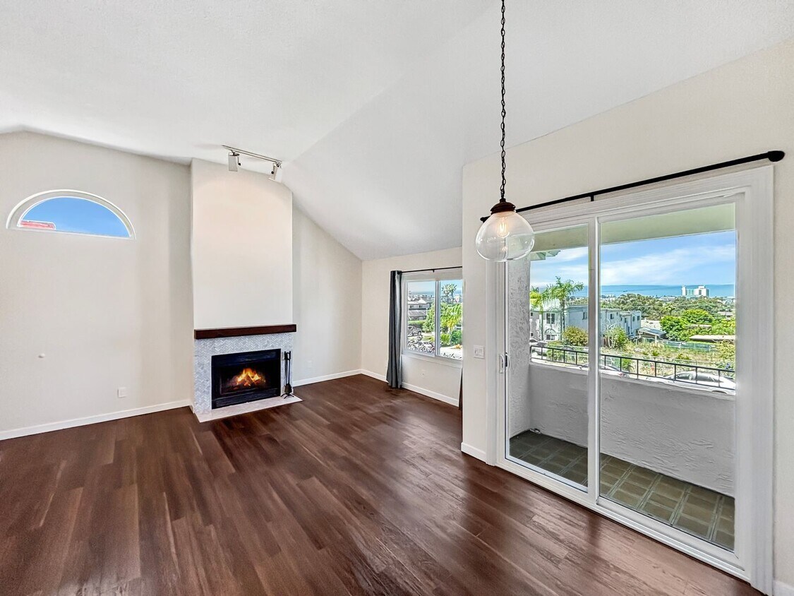 Primary Photo - Stunning 2BD/2BA Condo in University Heigh...
