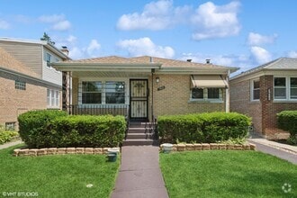Building Photo - 5821 N California Ave