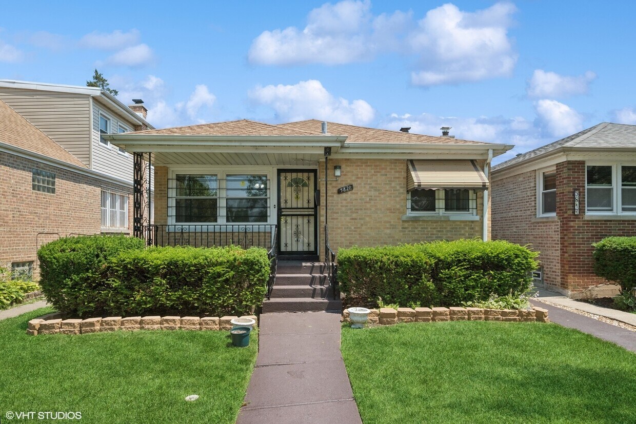 Foto principal - 5821 N California Ave