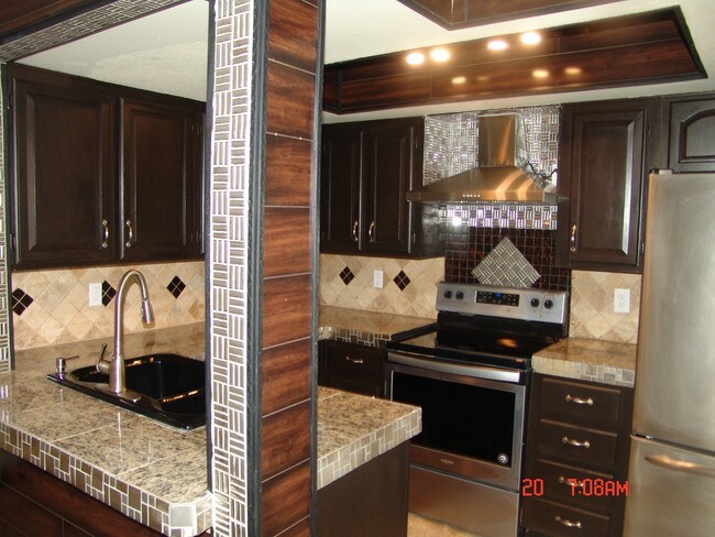 Foto del edificio - 461 West Holmes Avenue, Unit 136