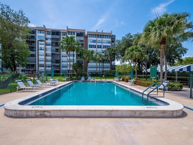 Foto del edificio - 1400 St Charles Pl