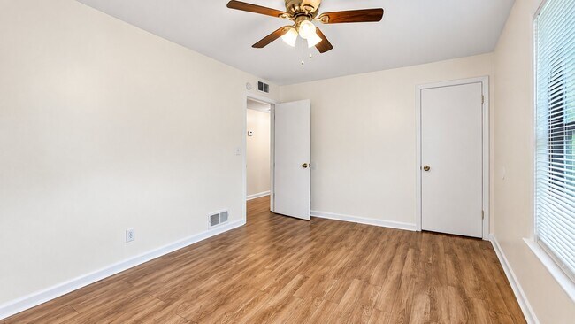 Building Photo - 573 Evergreen Terrace