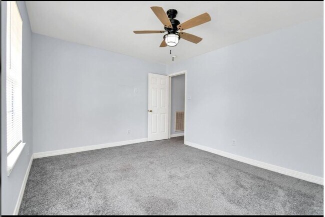 Building Photo - 9222 Floral Crest Dr