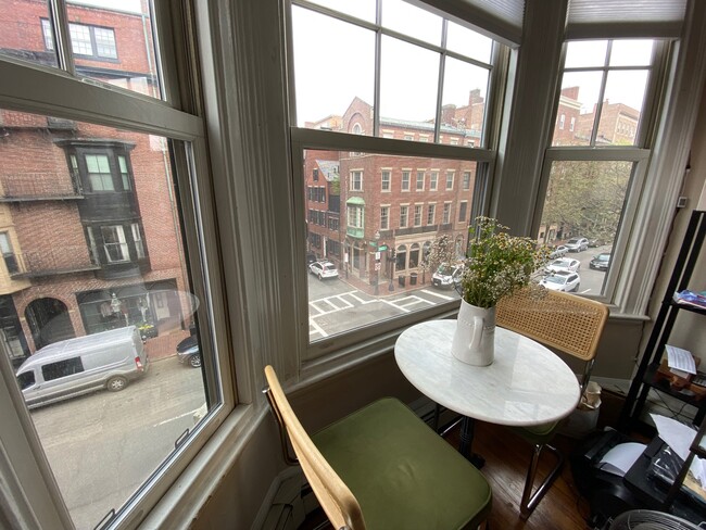 Building Photo - 92 Pinckney St