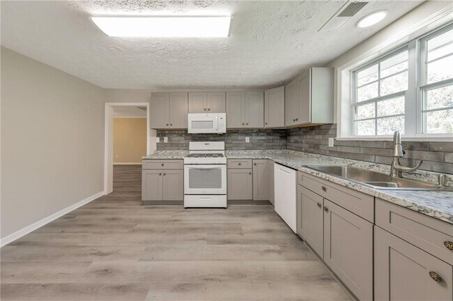 Foto del edificio - 3849 Dillard St
