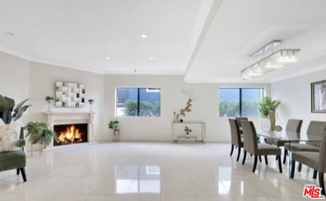 Foto del edificio - 5340 Wilkinson Ave