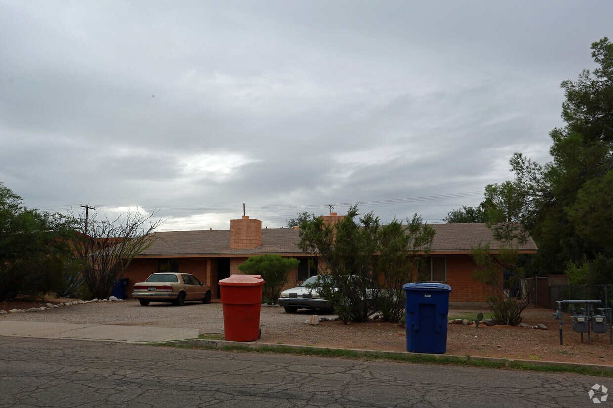 Foto del edificio - 4812-4814 E Baker St
