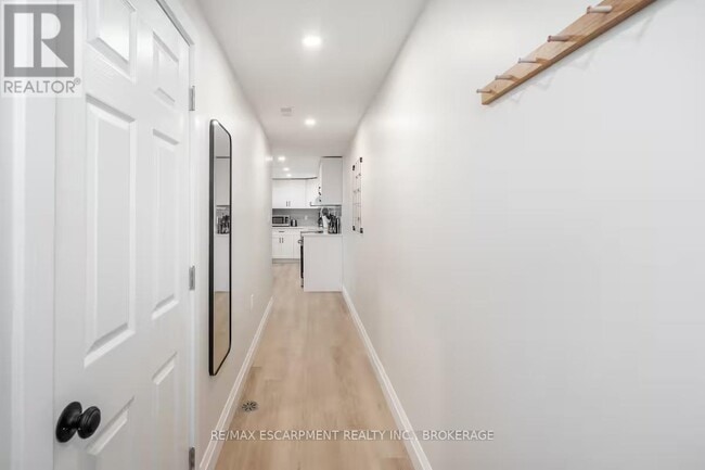 Building Photo - 73 Cranbrook Dr