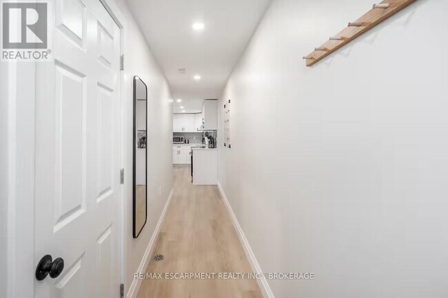 Photo du bâtiment - 73 Cranbrook Dr