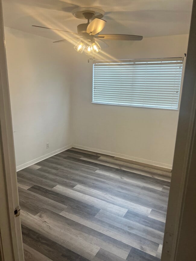 Building Photo - 3429 Bowling Ln