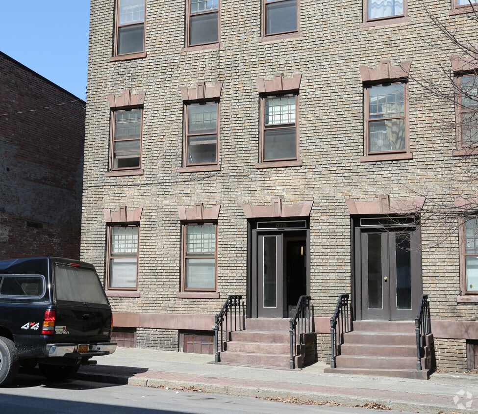 Foto del edificio - 373 Hudson Ave