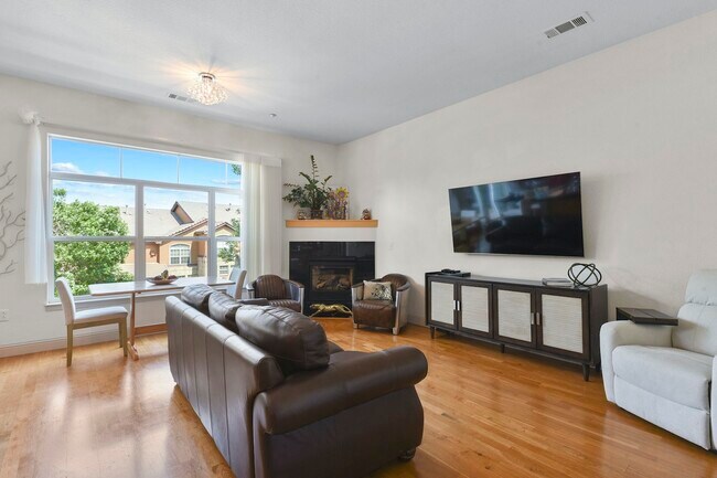 Building Photo - 5401 South Park Terrace Avenue, Unit 102D