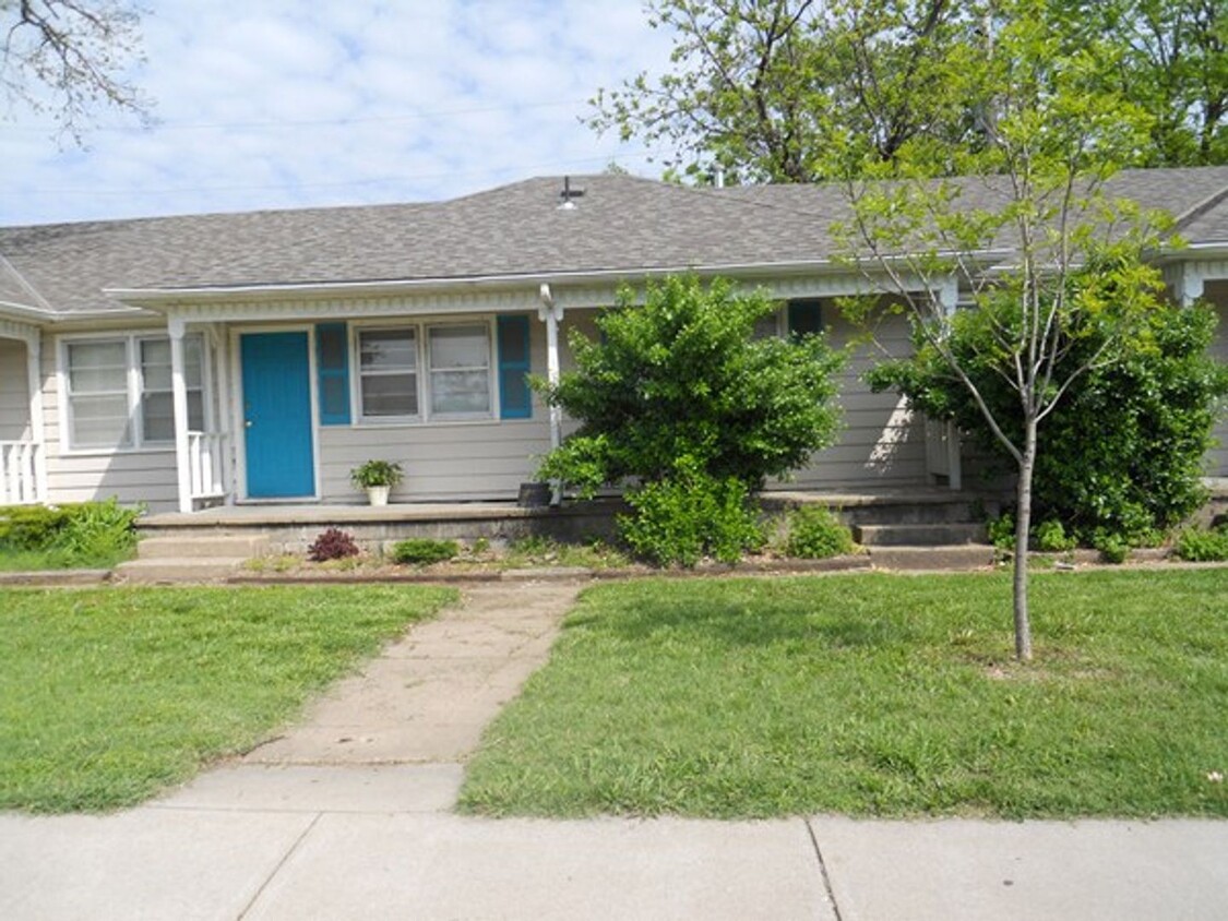 Primary Photo - Updated 4 Bed, Across from KSU! Available ...