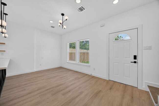 Foto del edificio - 8208 Sterlingshire St