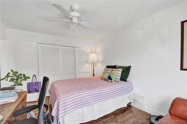 Foto del edificio - 7533 Glendevon Ln