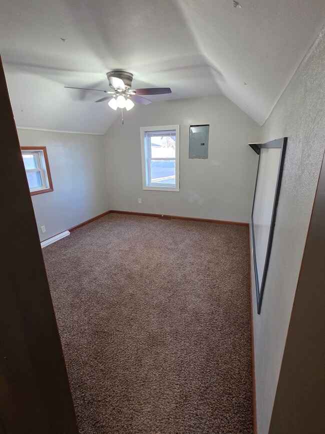 Building Photo - Charming 2 Bed | 1 Bath in a Beautiful Neighborhood