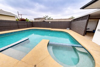 Building Photo - 5136 E Falls View Dr