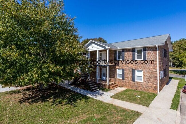 Foto del edificio - 1004 Tribble Gap Rd