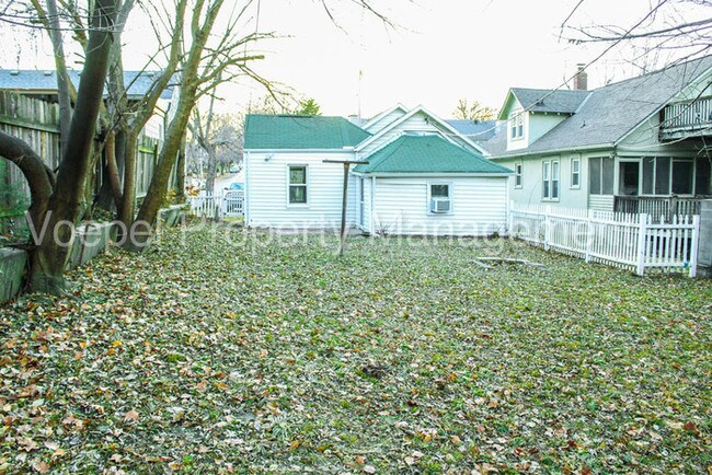 Building Photo - Absolutely Adorable Westport Hideaway!!!