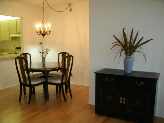 Building Photo - 303 Knotty Pine Cir